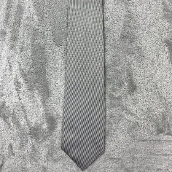 Geoffrey Beene Other - Geoffrey Beene Men's Classic 100% Silk Neck Tie